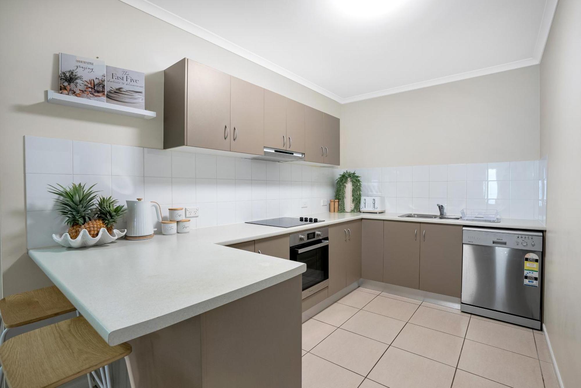 'serenity At The Edge' A Private Poolside Cairns