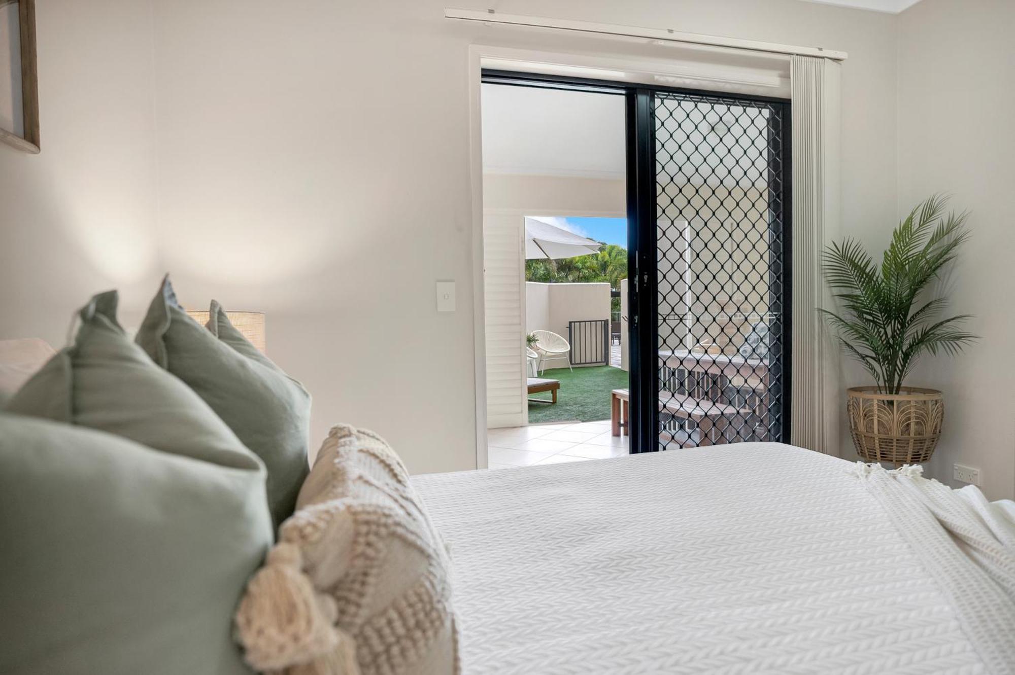 'serenity At The Edge' A Private Poolside * Cairns