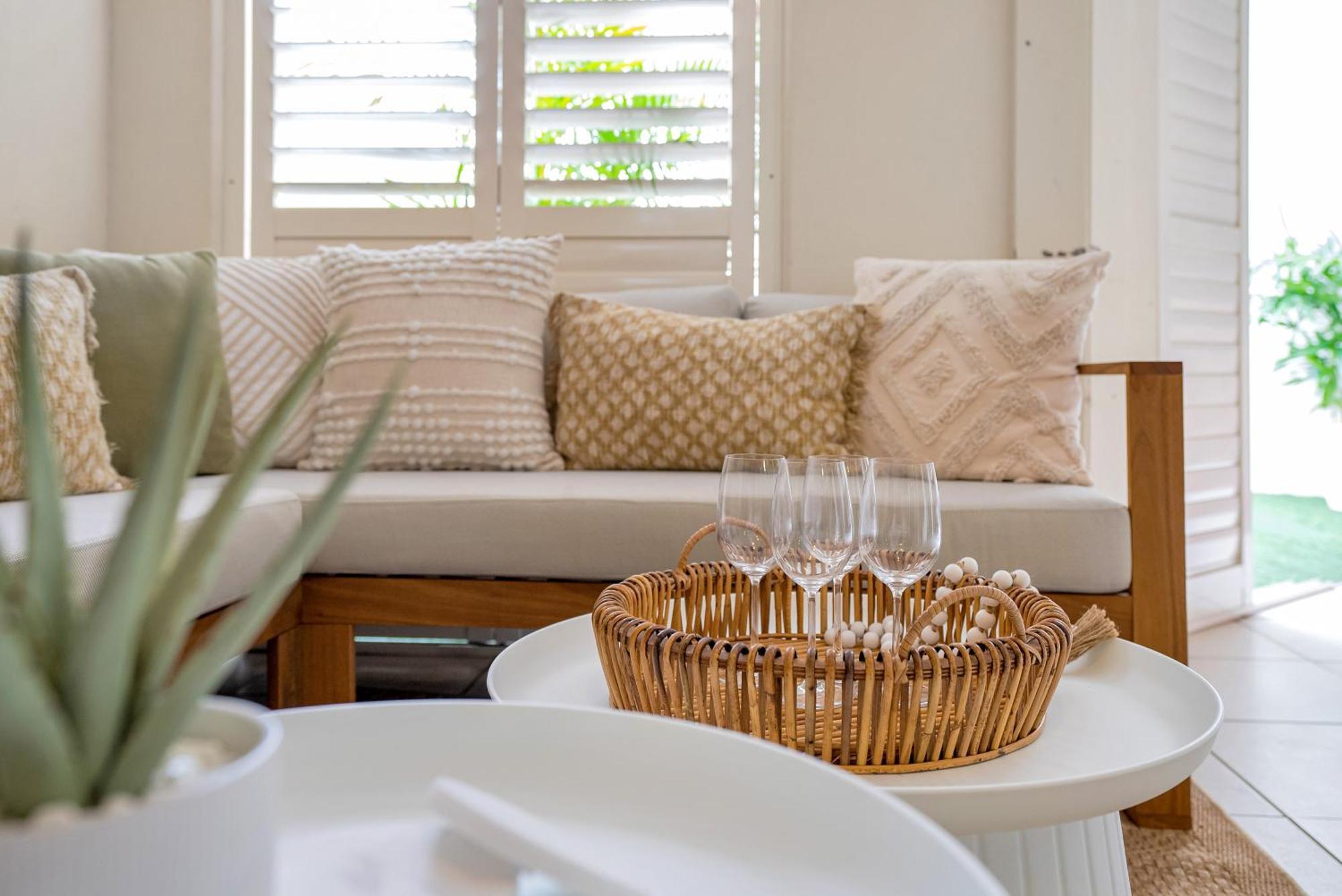 Apartment 'serenity At The Edge' A Private Poolside