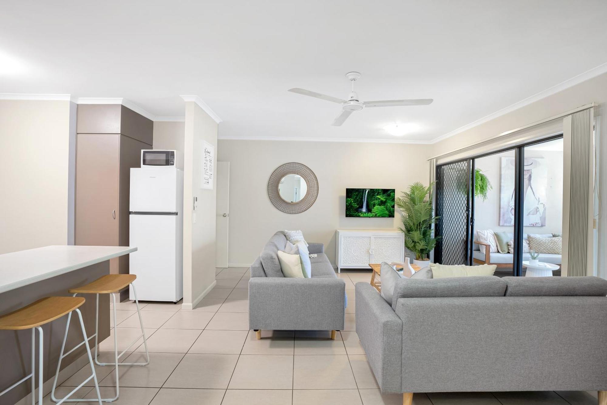 Apartment 'serenity At The Edge' A Private Poolside Cairns