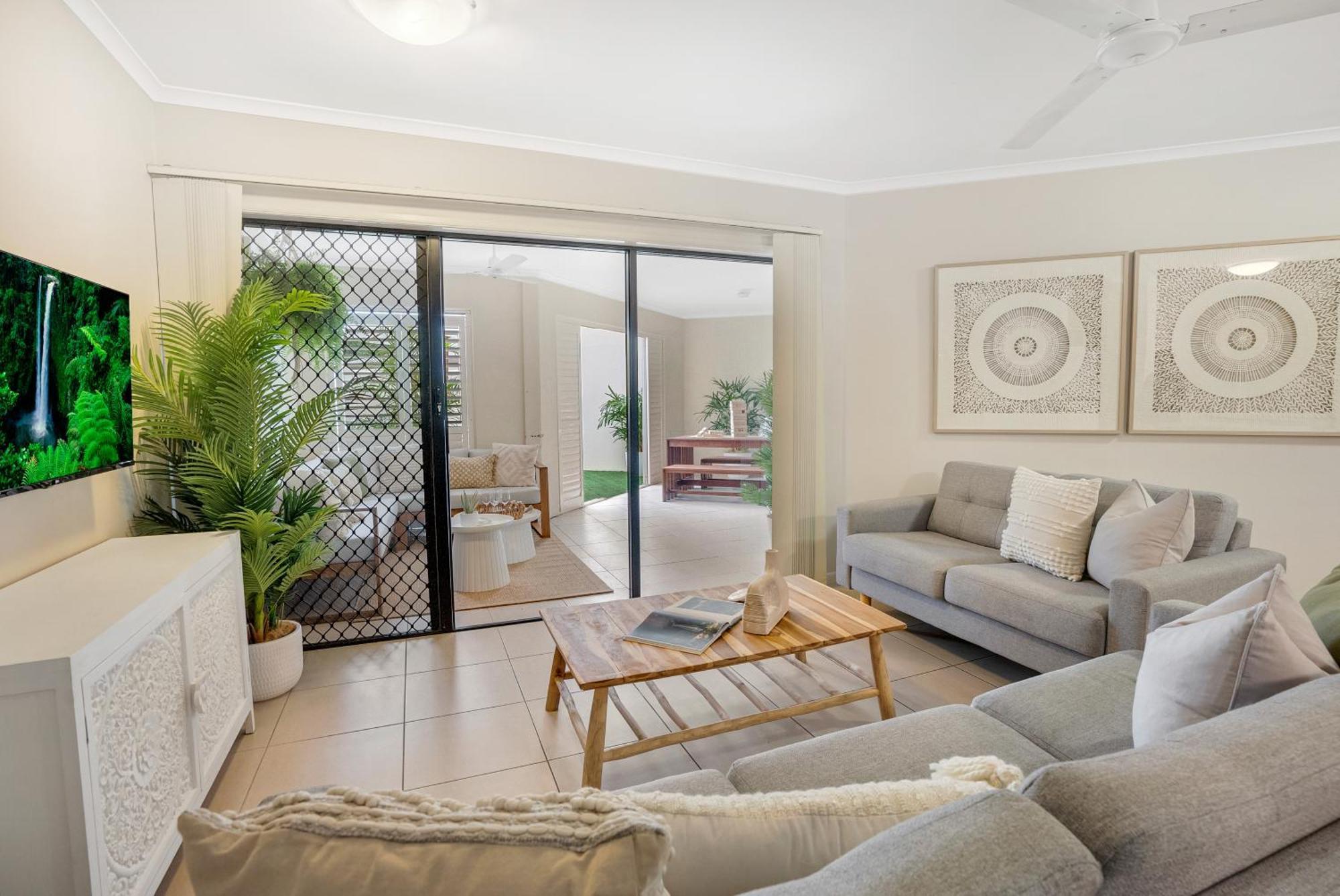 'serenity At The Edge' A Private Poolside Apartment *