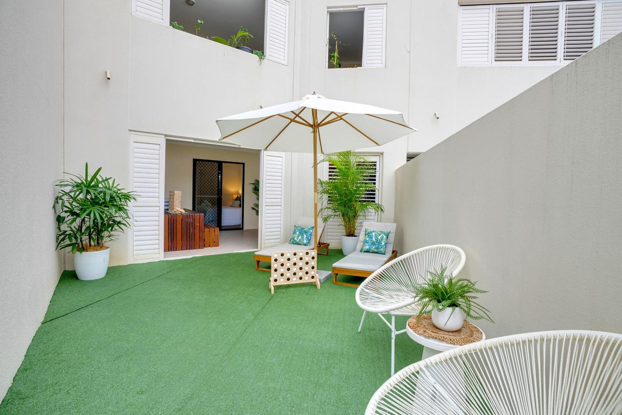 'serenity At The Edge' A Private Poolside