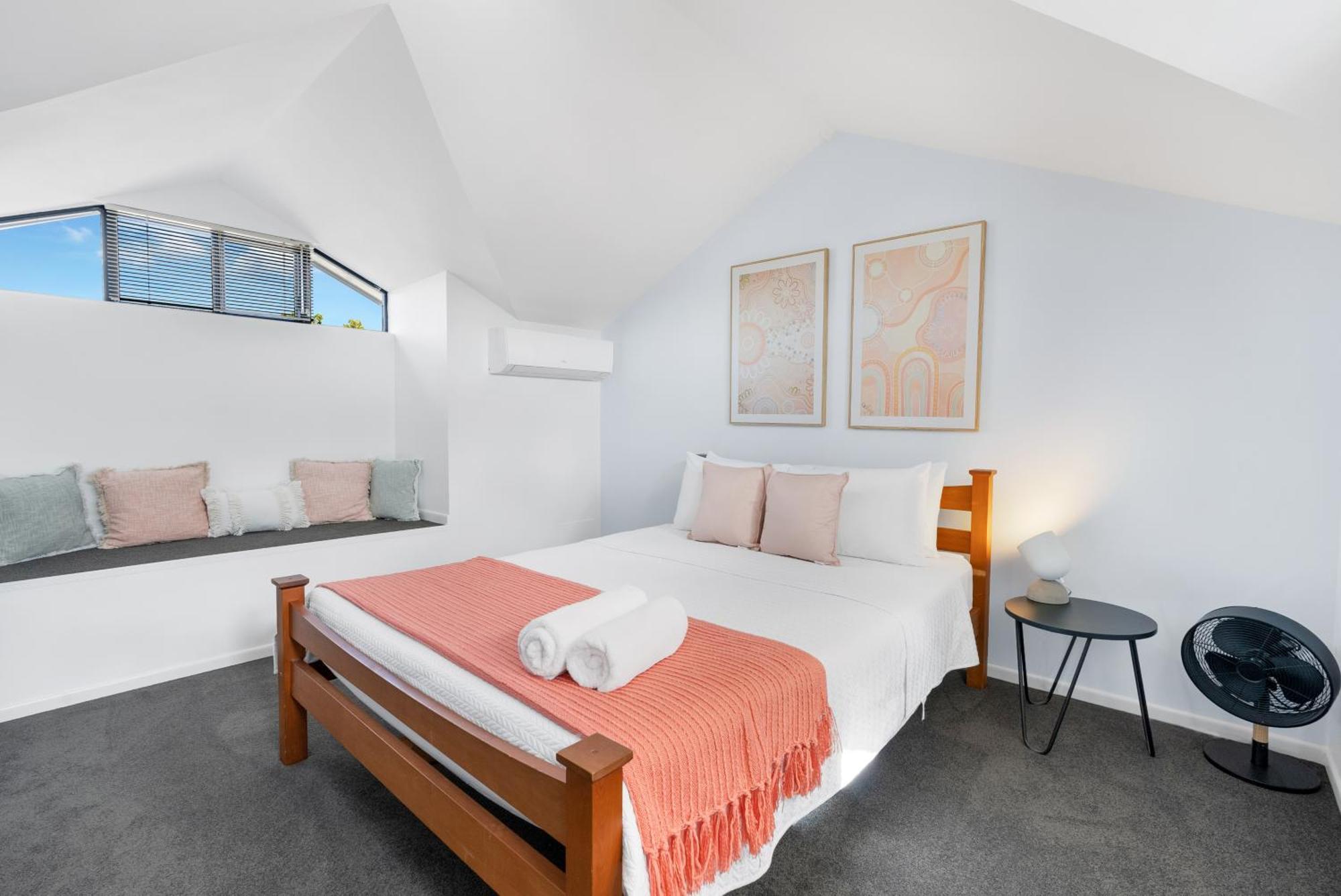 Apartment The Loft - Trendy Coastal Charm With Pool *