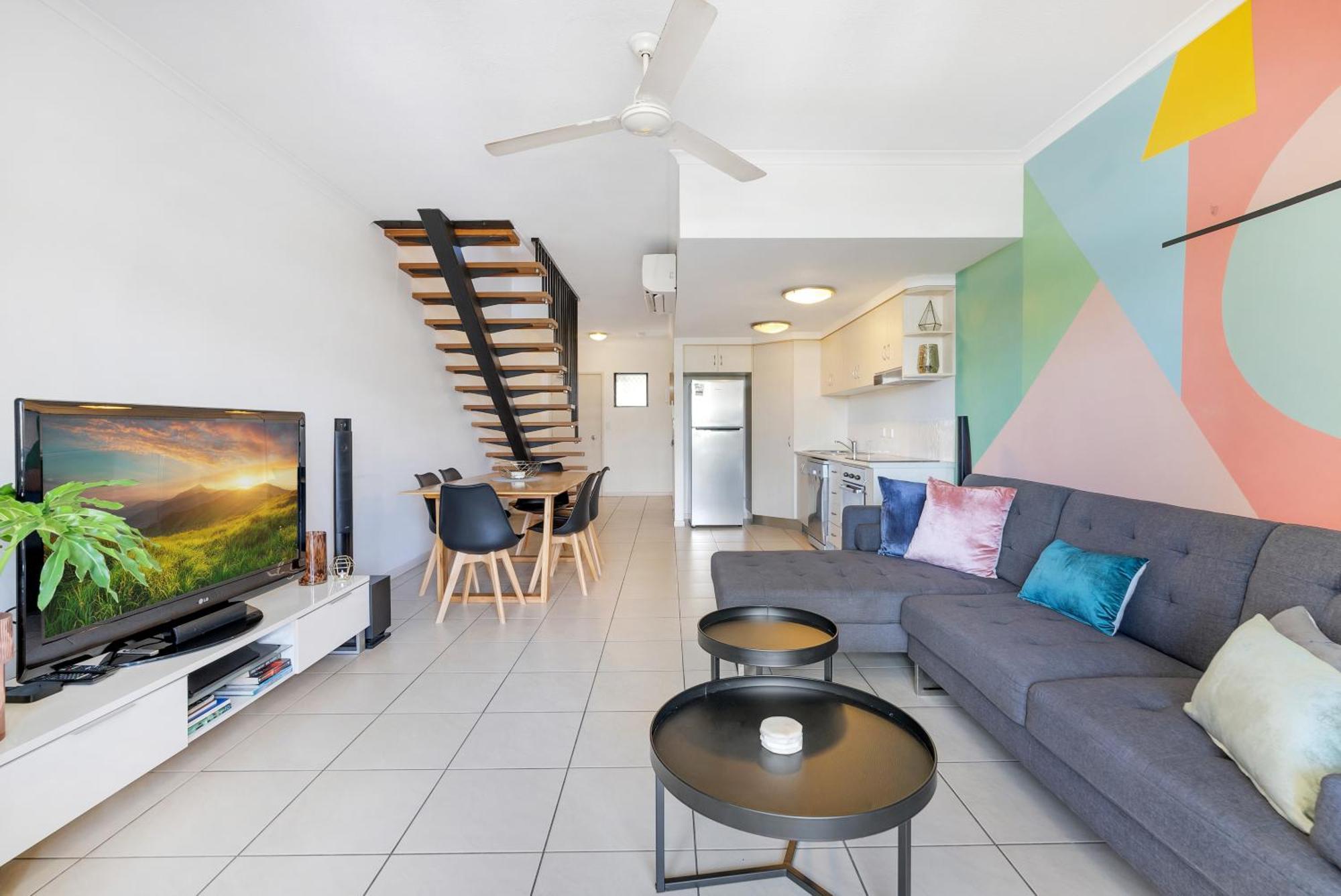 Apartment The Loft - Trendy Coastal Charm With Pool Cairns