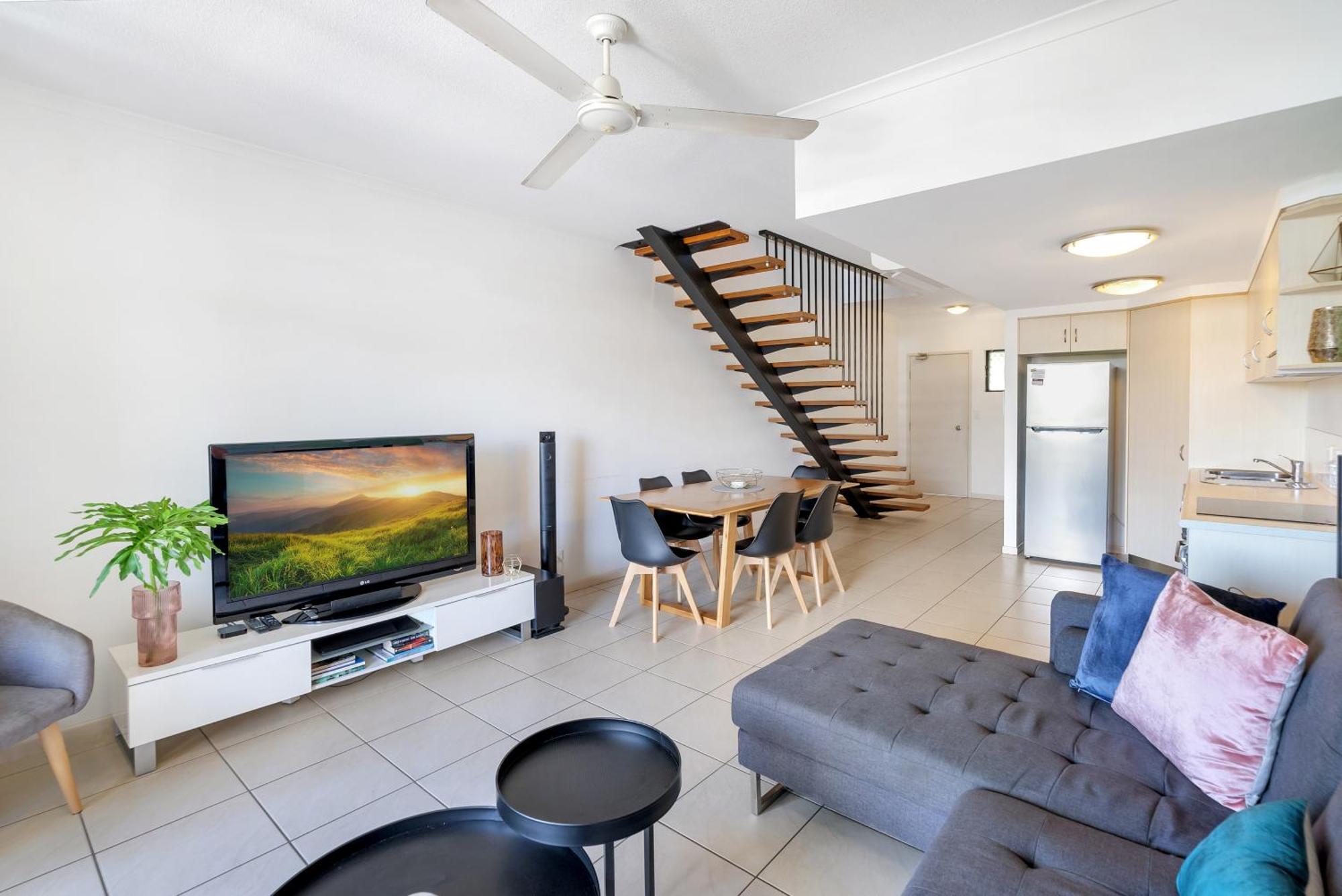The Loft - Trendy Coastal Charm With Pool * Cairns