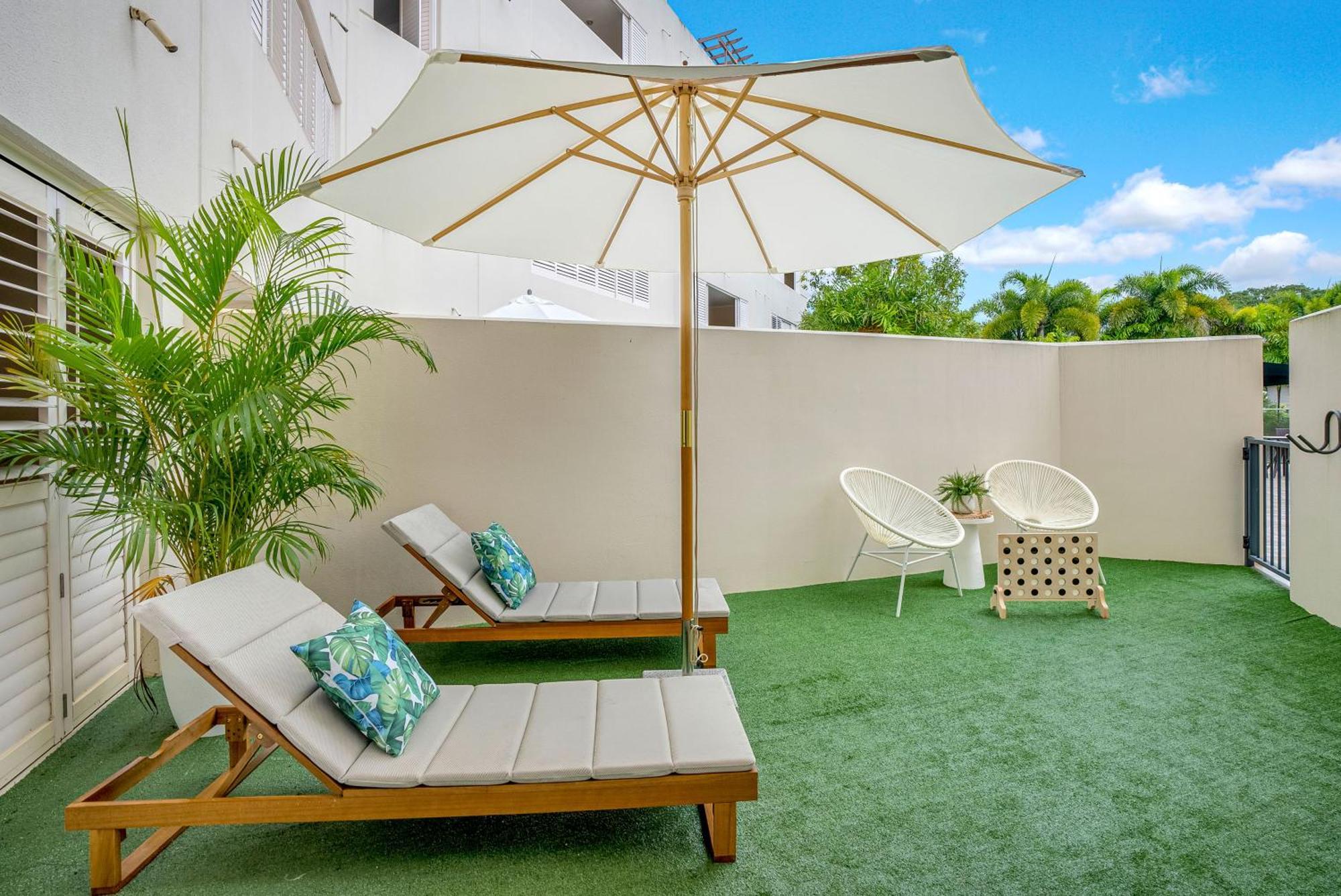 'serenity At The Edge' A Private Poolside Apartment *