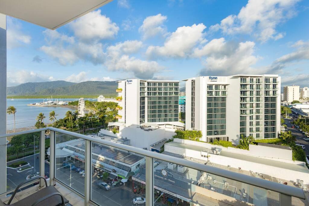 & Ocean View, 1 Bedroom Sleeps 4 Spacious Apartamento