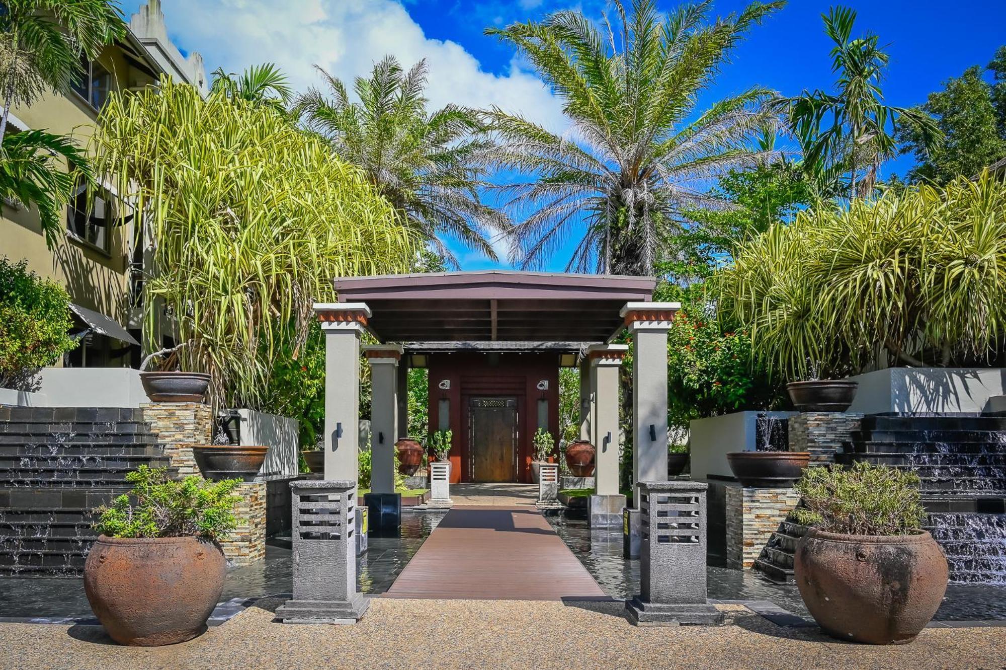 Tropical Gardens - 9 Pools Free Parking Apartment