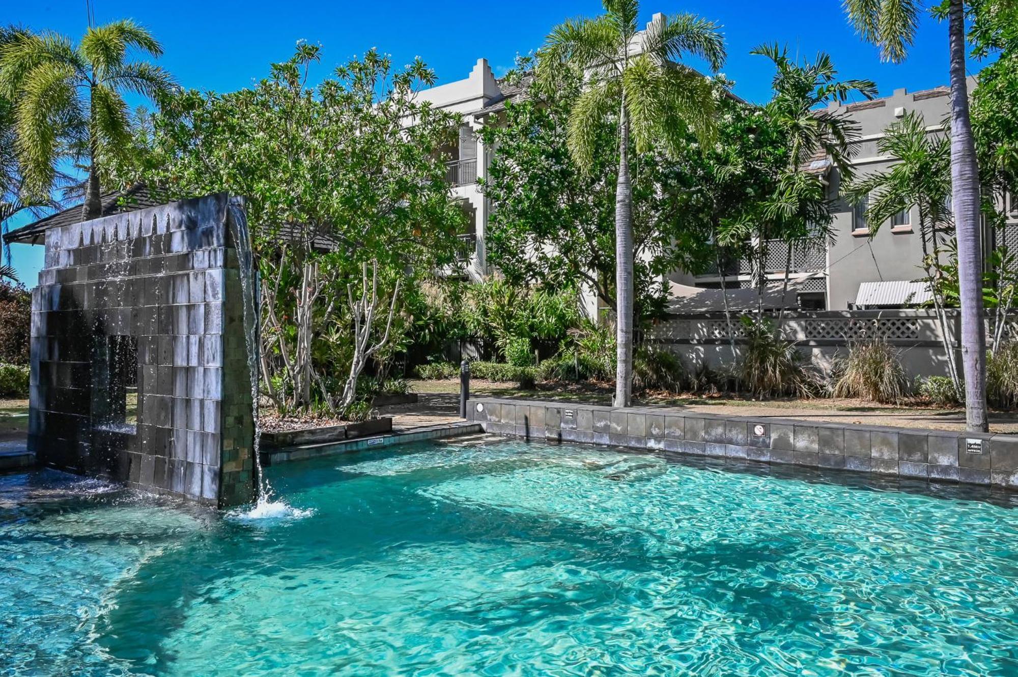 Tropical Gardens - 9 Pools Free Parking Apartment Cairns