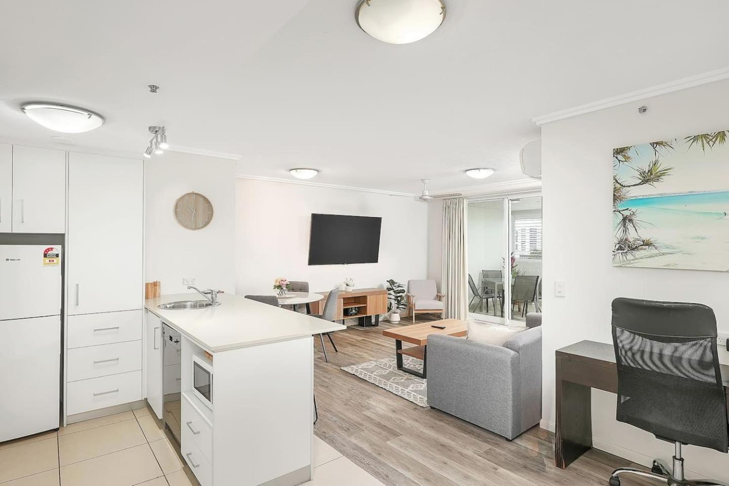 Apartment 'aqua Vista' Chic Seaside Vibes With Rooftop Pool
