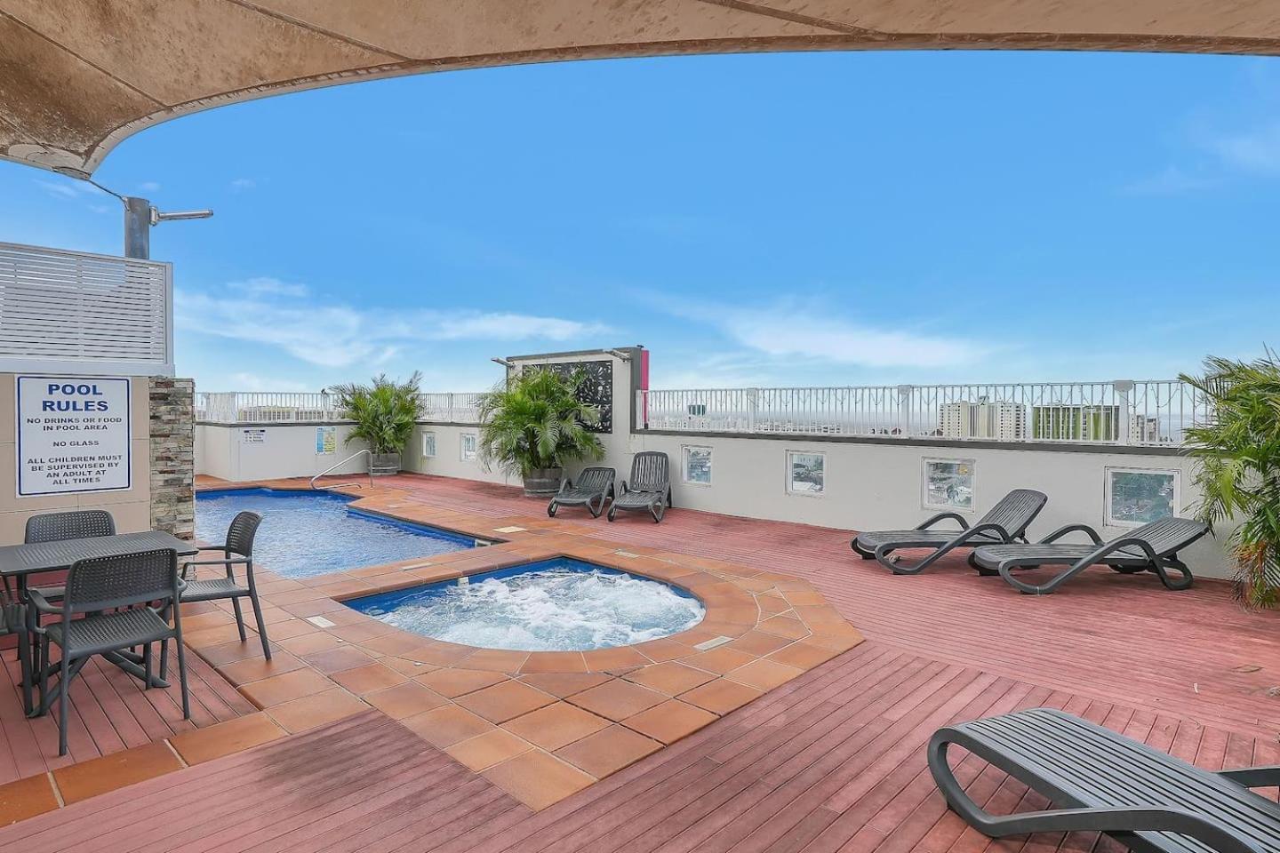'aqua Vista' Chic Seaside Vibes With Rooftop Pool