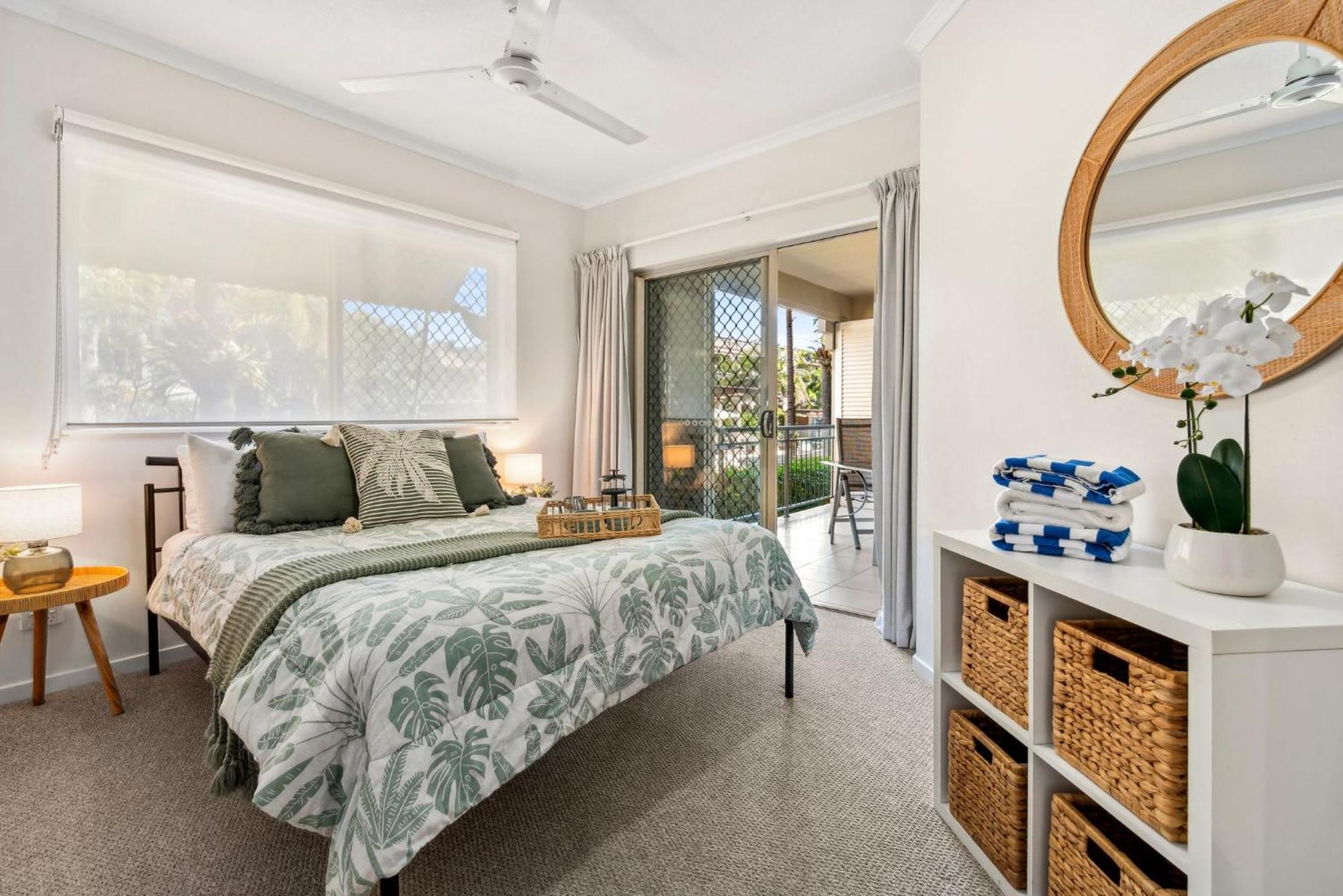 Tropical Gardens - 9 Pools Free Parking Apartment
