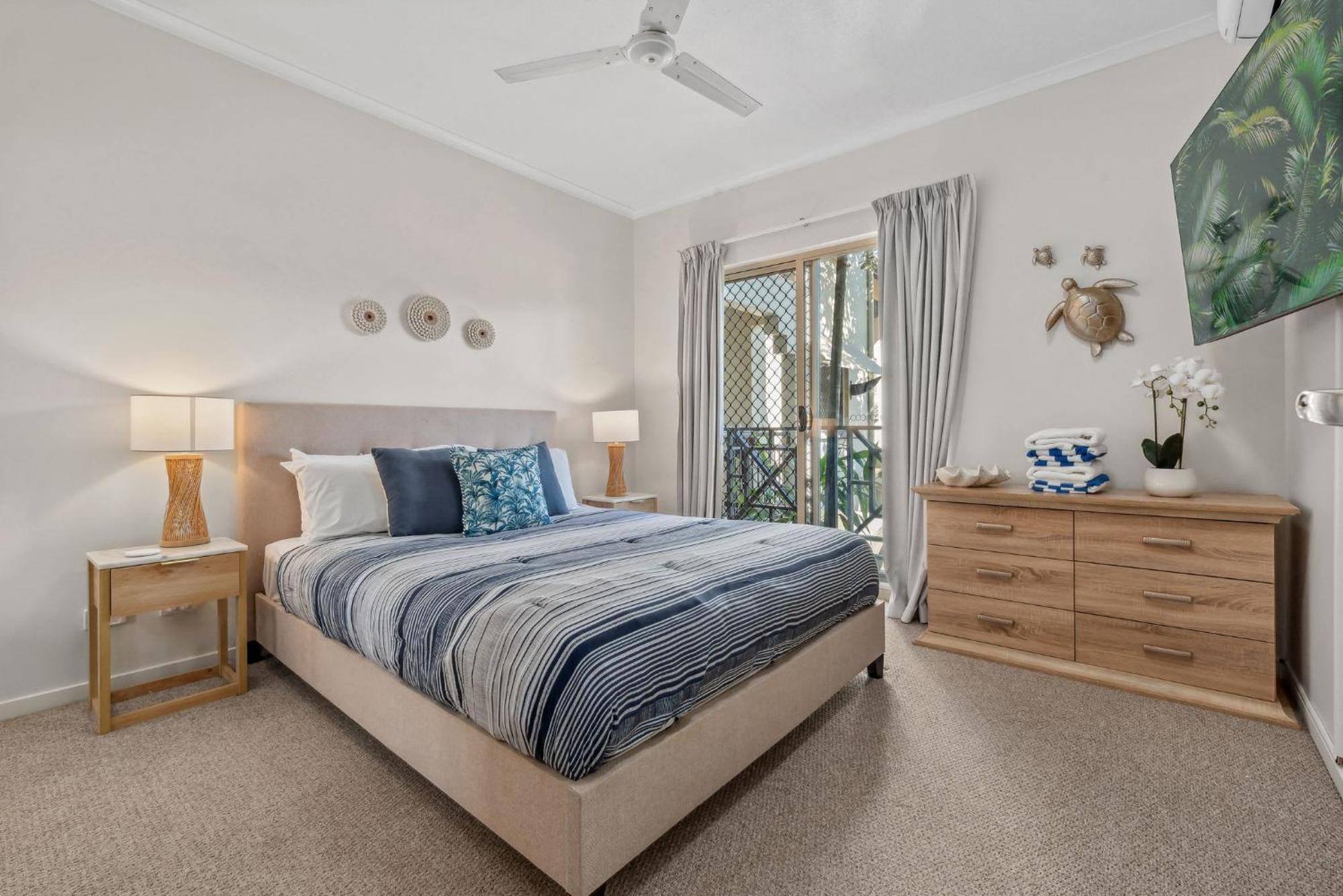 Tropical Gardens - 9 Pools Free Parking Apartment *