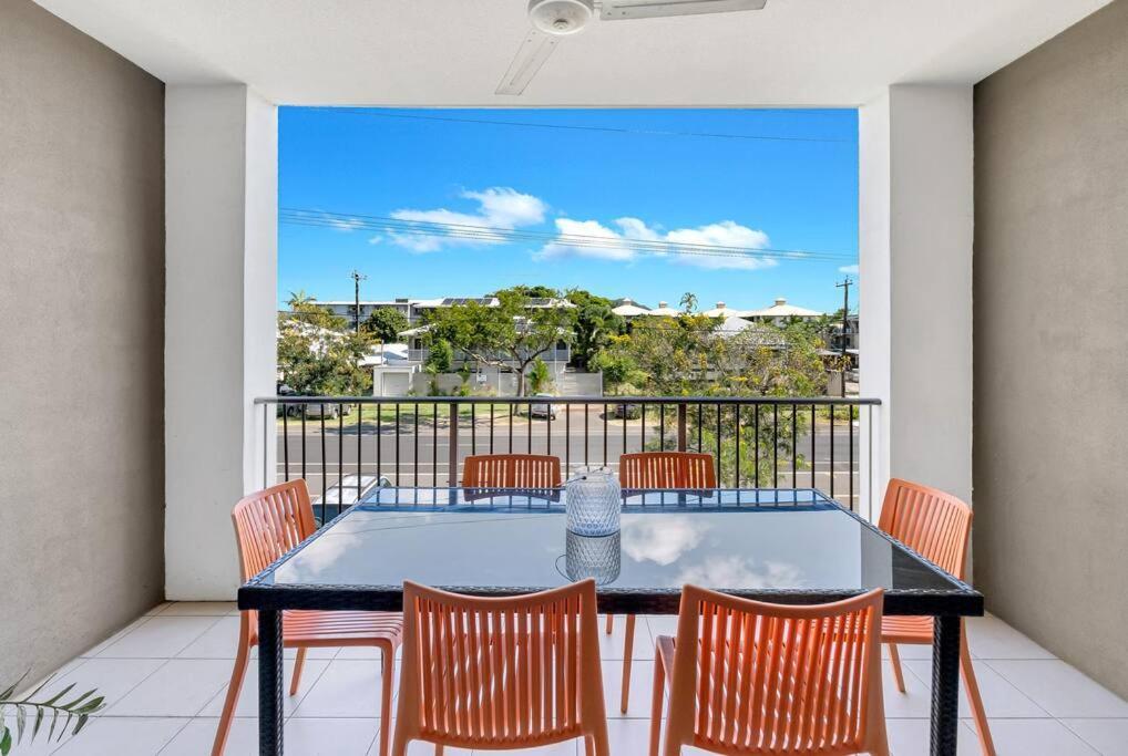 The Loft - Trendy Coastal Charm With Pool Apartment *