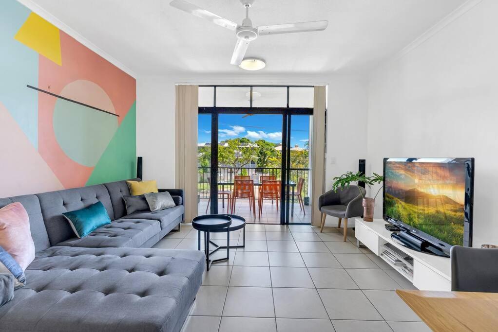 The Loft - Trendy Coastal Charm With Pool Apartment