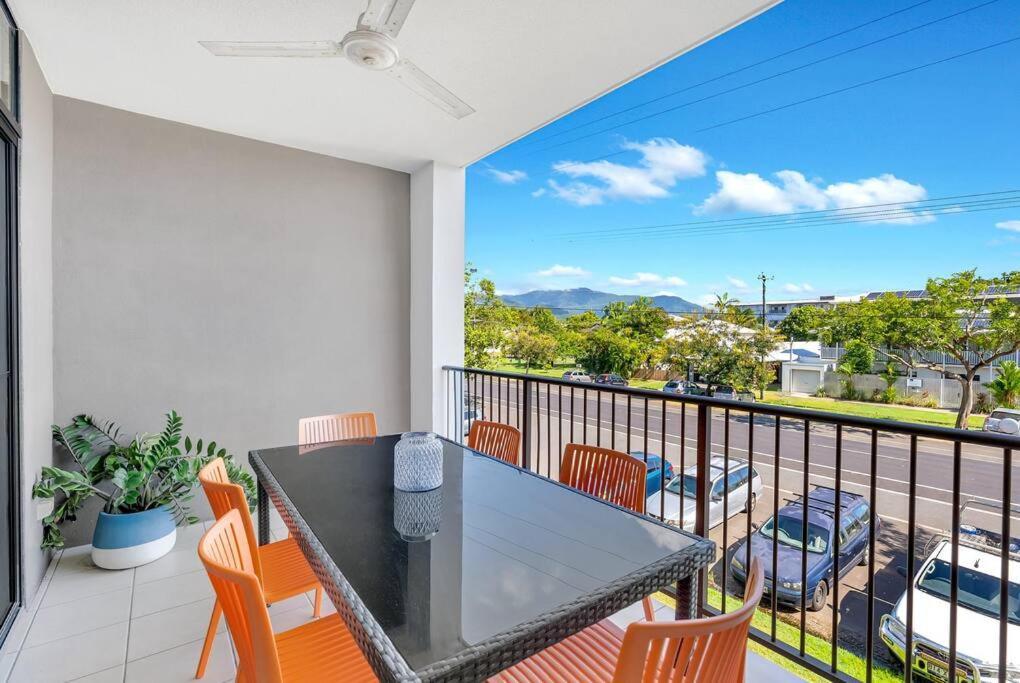 Apartment The Loft - Trendy Coastal Charm With Pool Cairns