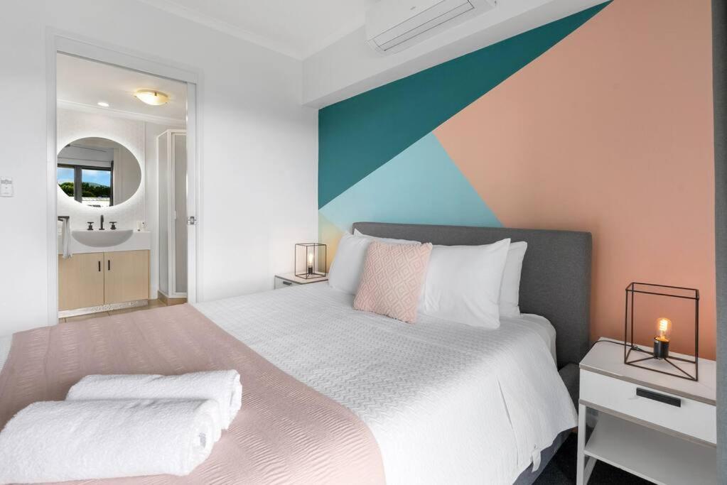 The Loft - Trendy Coastal Charm With Pool *