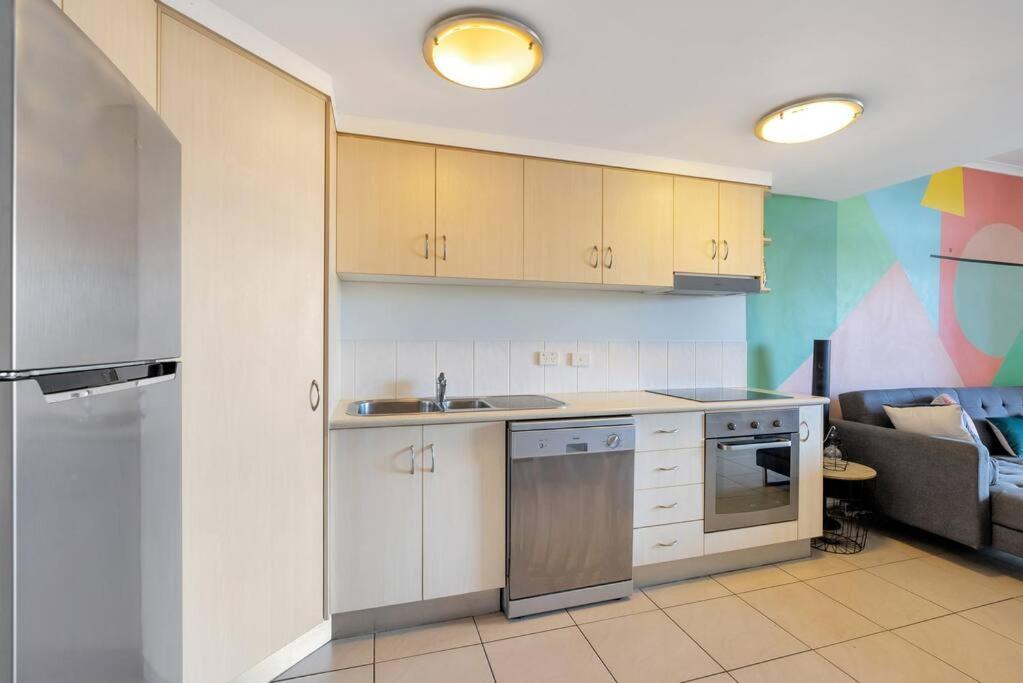 Apartment The Loft - Trendy Coastal Charm With Pool Cairns