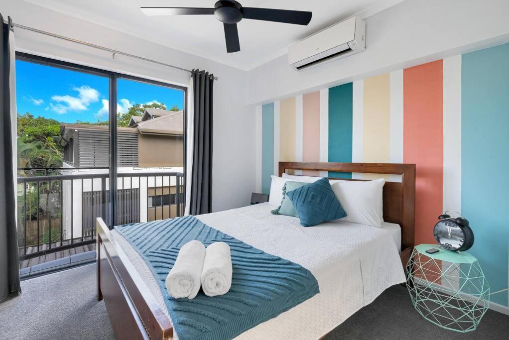 The Loft - Trendy Coastal Charm With Pool Cairns