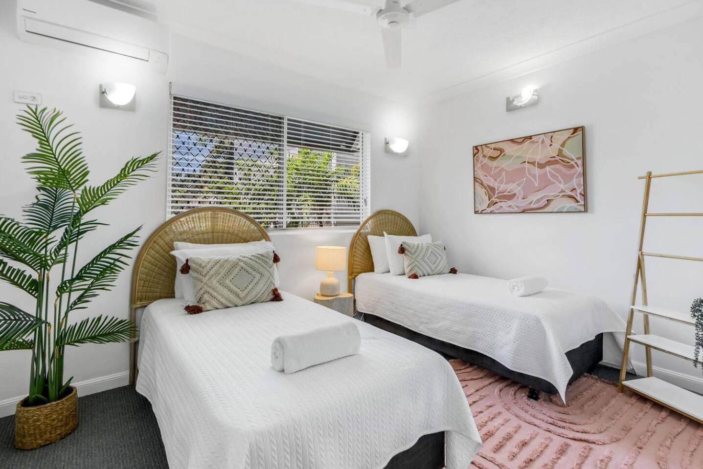 Leafy Solace - A Contemporary Hideaway Apartment *