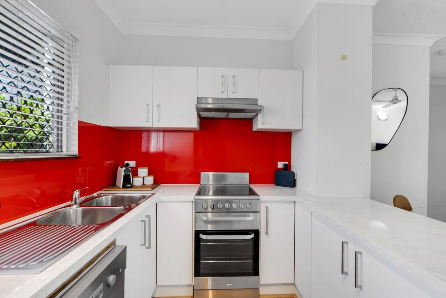 Apartment Leafy Solace - A Contemporary Hideaway Cairns