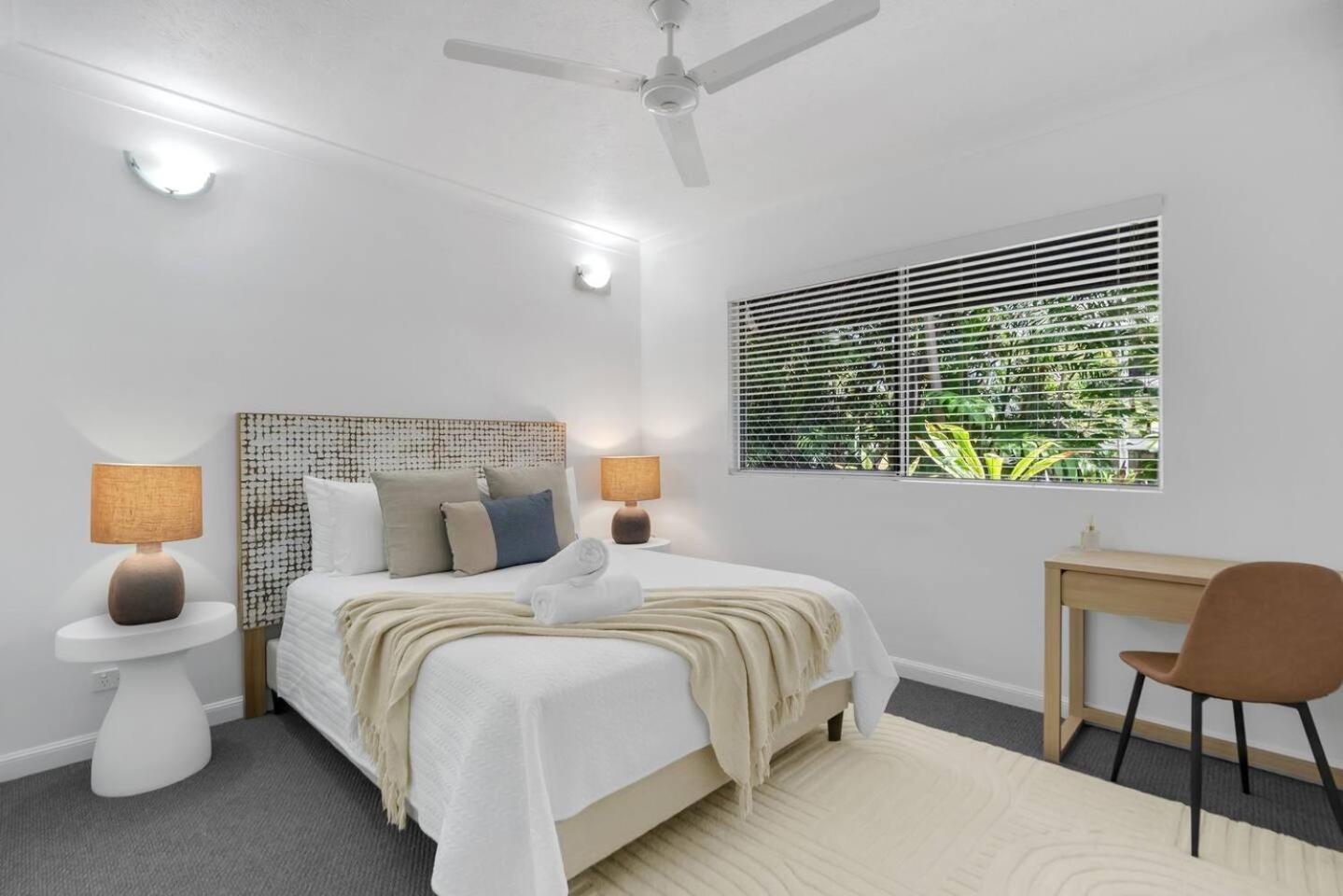 Apartment Leafy Solace - A Contemporary Hideaway *
