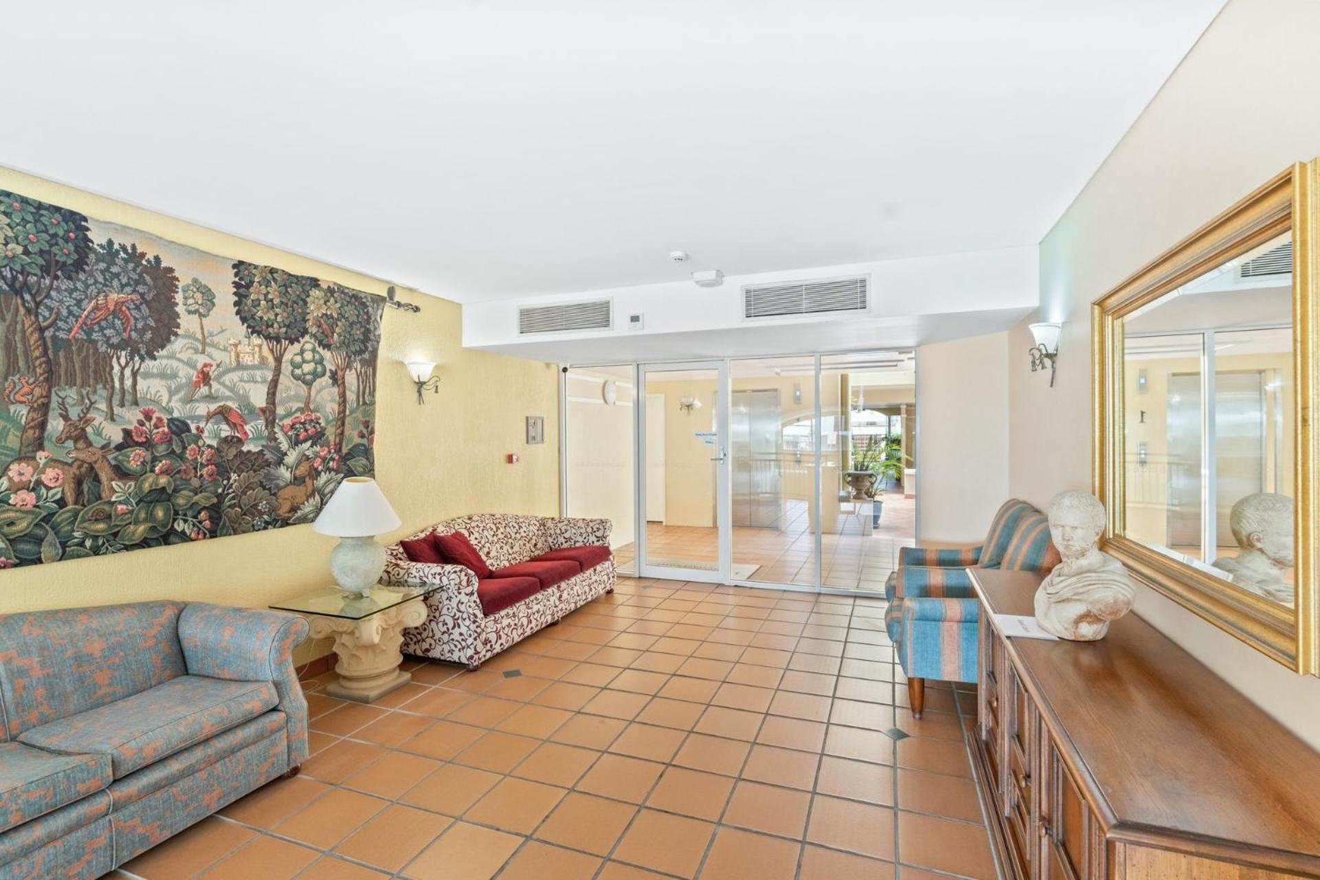 Stylish Cbd Retreat - 8 Il Palazzo Apartment *