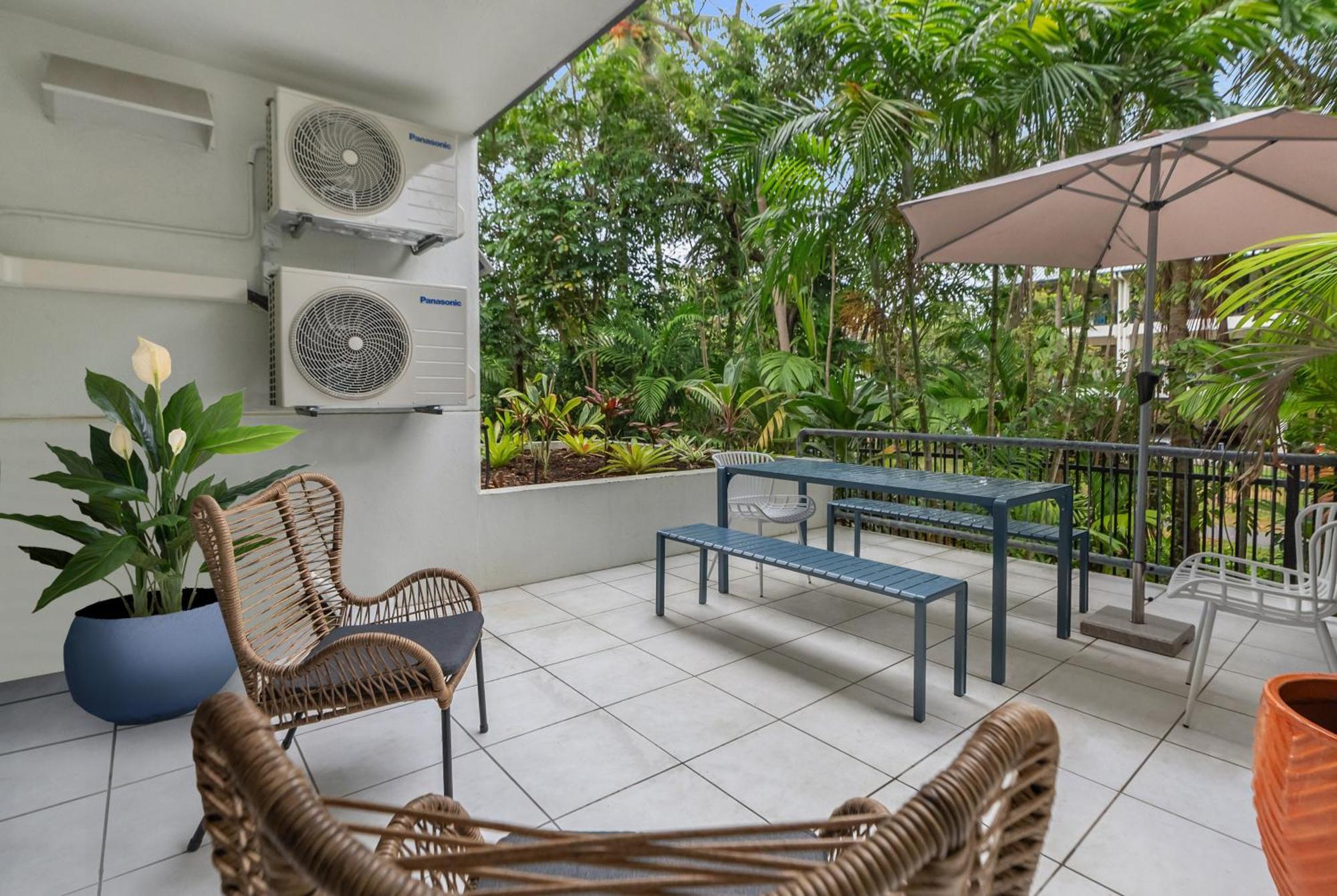 Leafy Solace - A Contemporary Hideaway Cairns