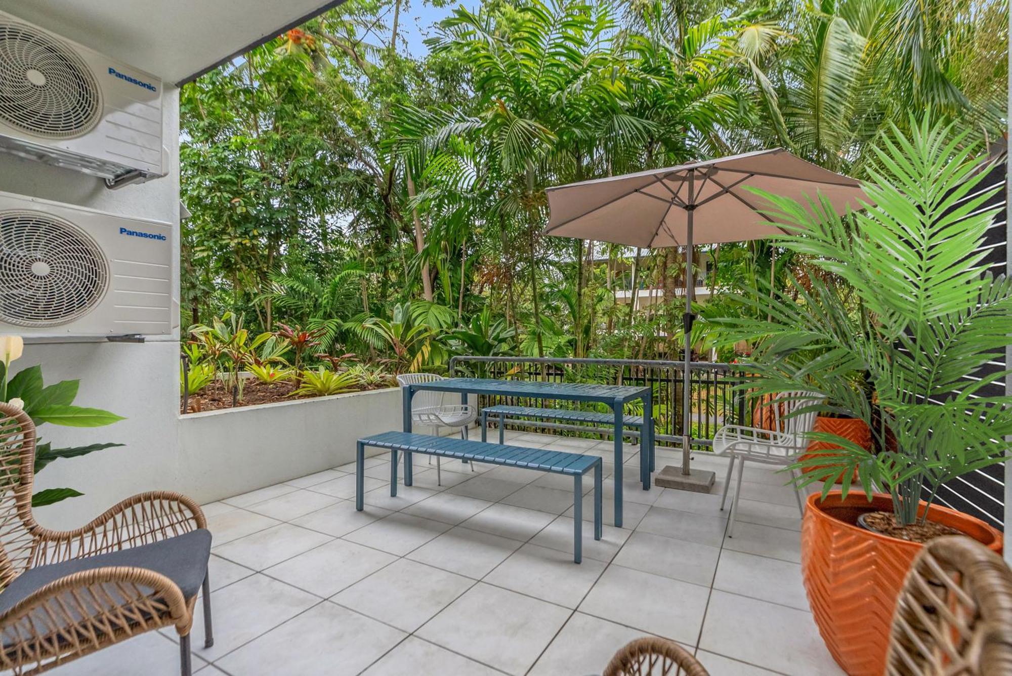 Leafy Solace - A Contemporary Hideaway *