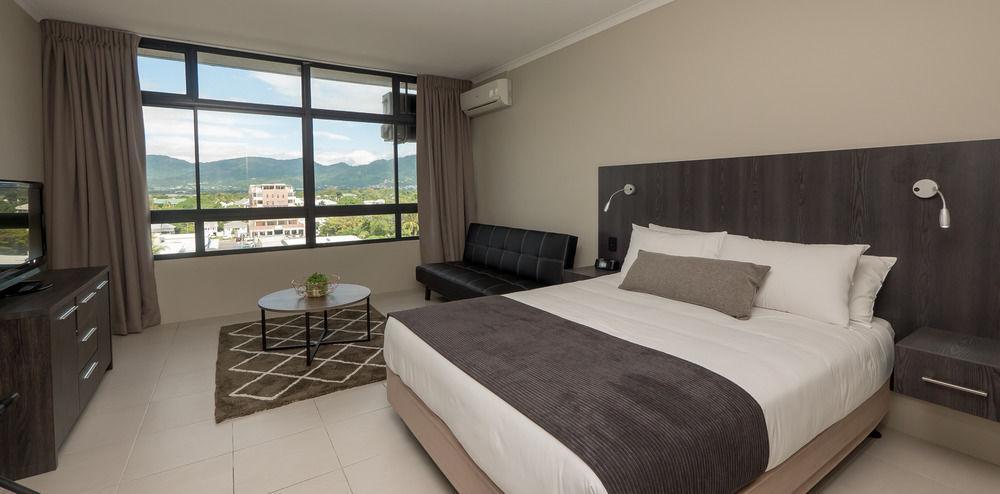 Sunshine Tower Hotel 4*