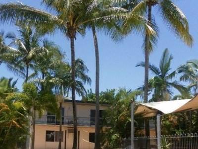 Work And Play Backpackers Hotel Cairns