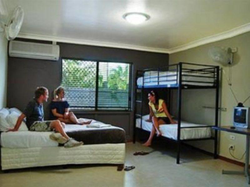 Work And Play Backpackers Cairns