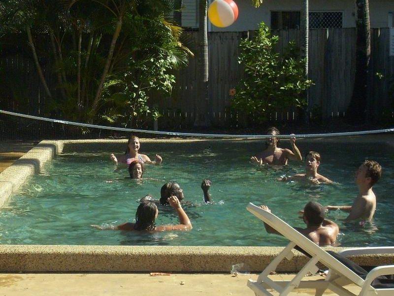 Hotel Work And Play Backpackers Cairns