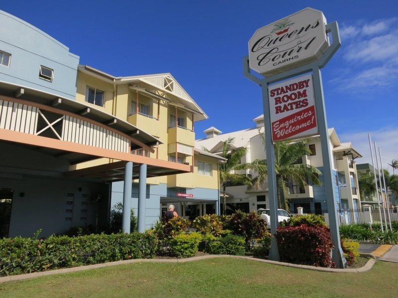 Motel Queens Court