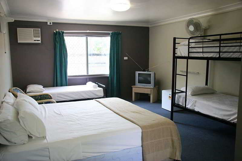 Work And Play Backpackers Hotel Cairns