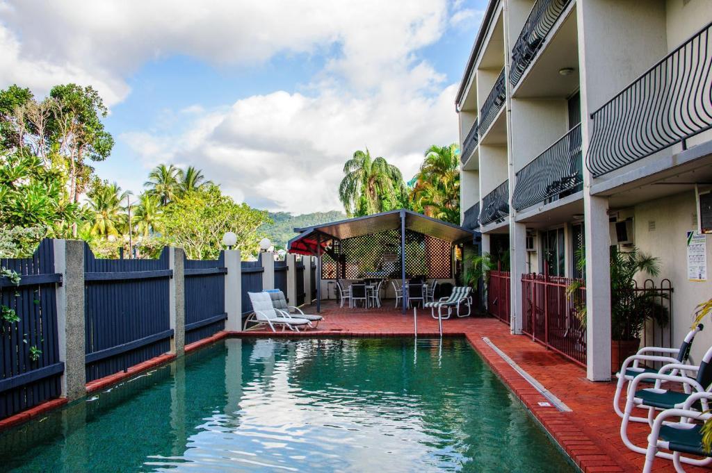 Cairns Holiday Lodge Khách sạn hẻo lánh 3*