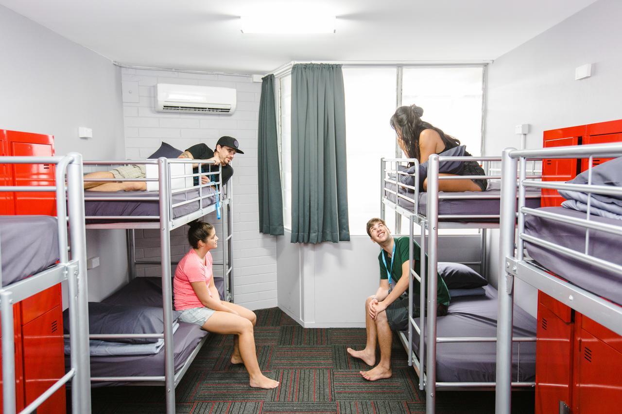 Mad Monkey Waterfront Hostel *