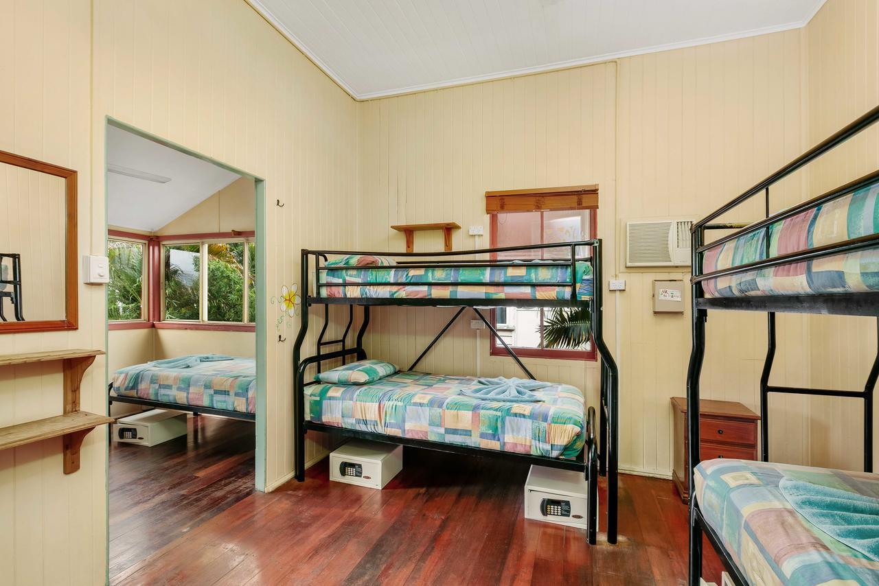 Travellers Oasis Hostel *