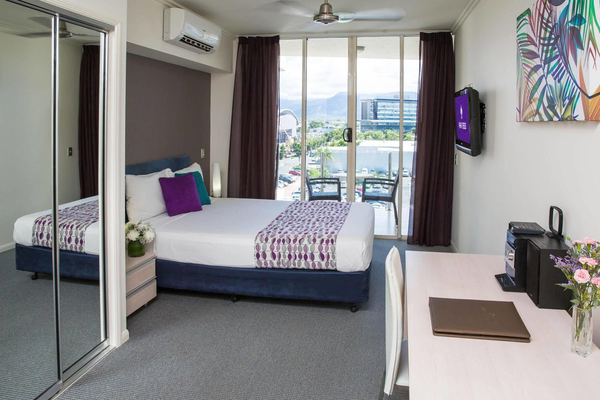 Hotel Park Regis Quays 4*