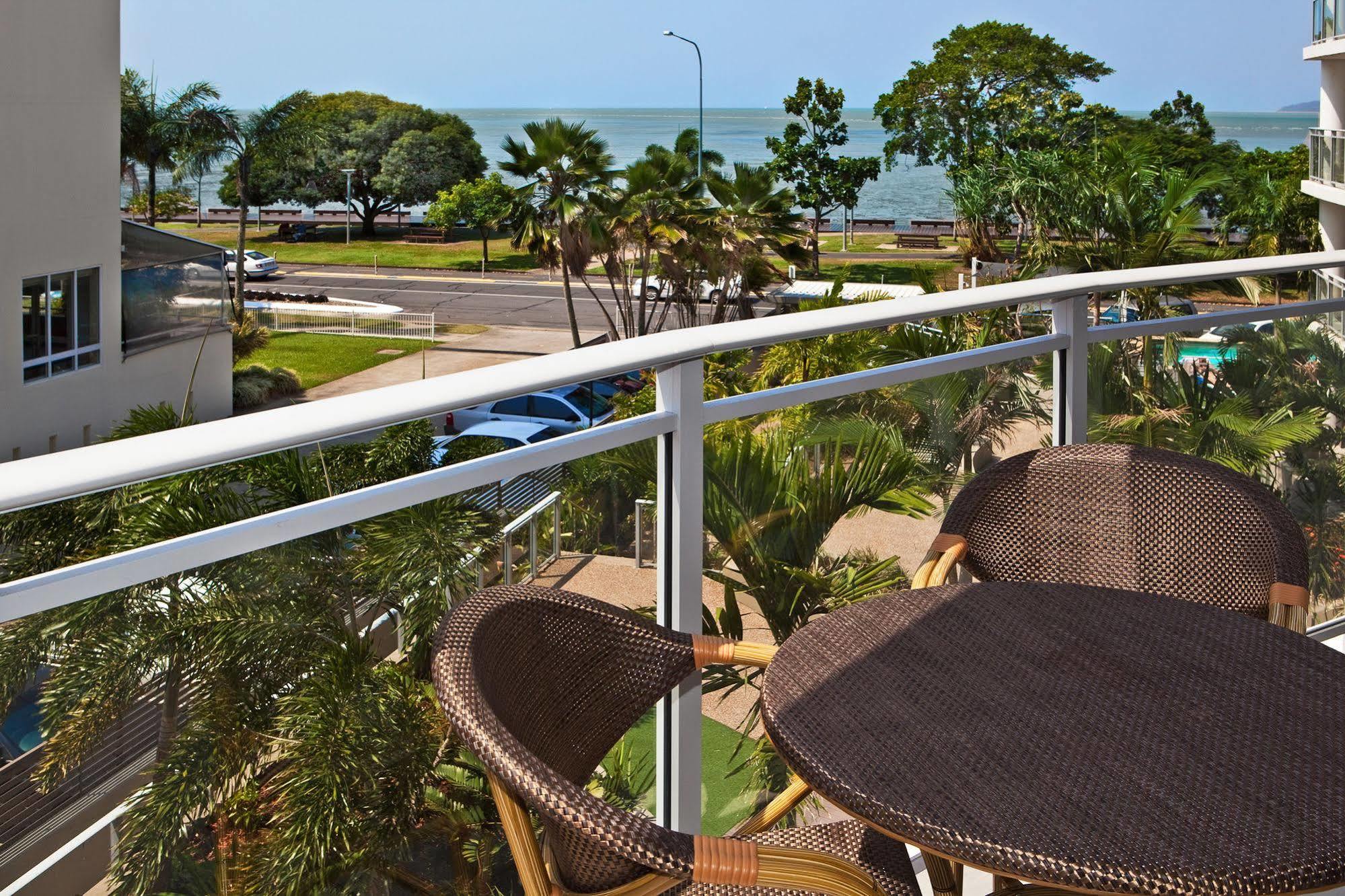 Vision 5* Cairns