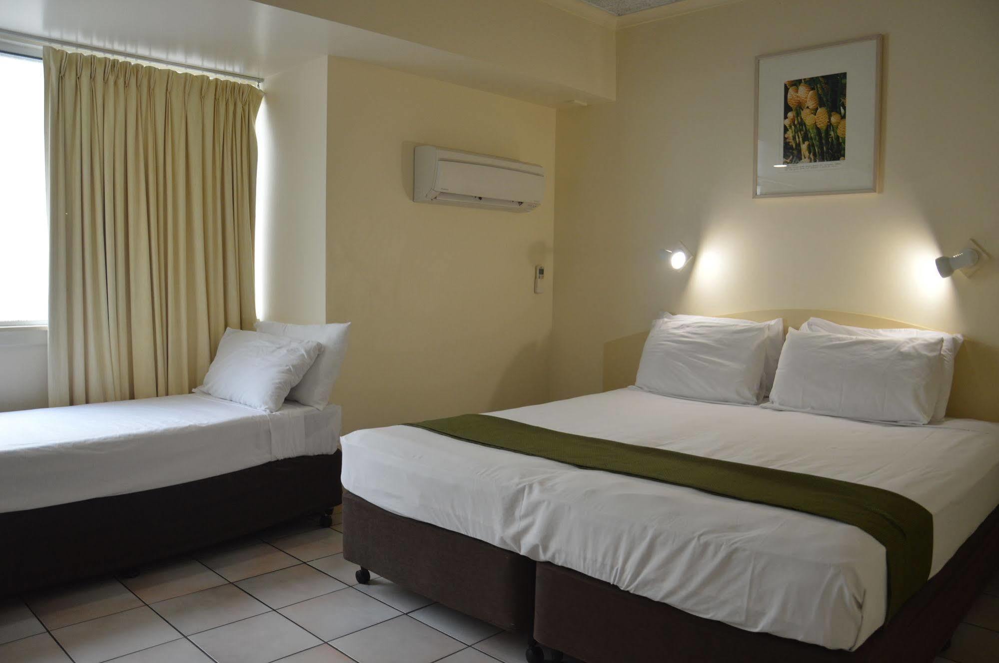 Hotel Hides 3*