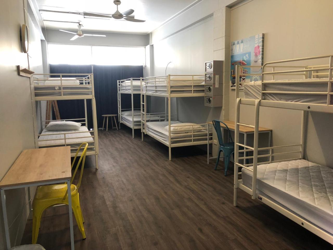 Reef Backpackers Hostel *