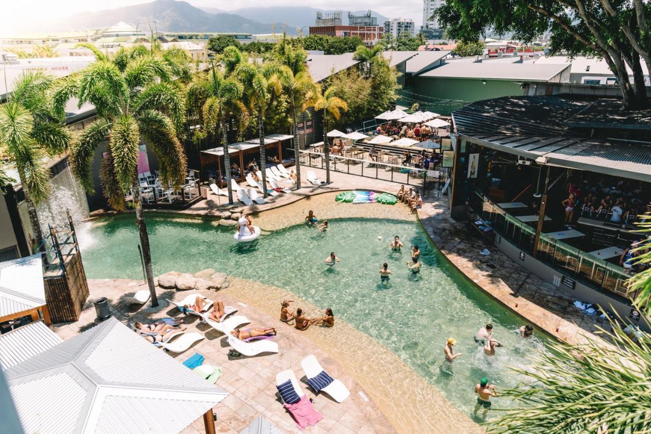 Gilligan's & Nhà trọ Cairns