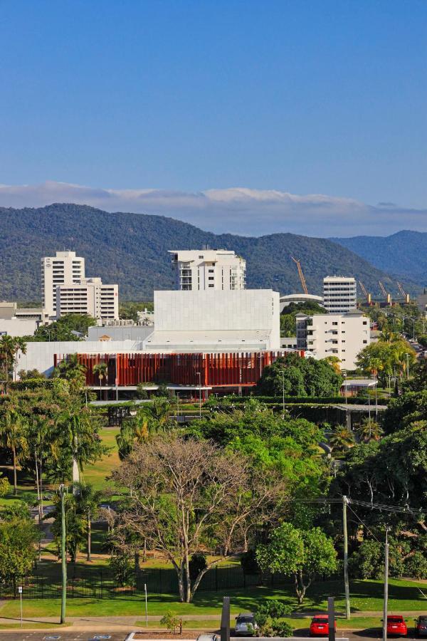 Sunshine Tower 4* Cairns